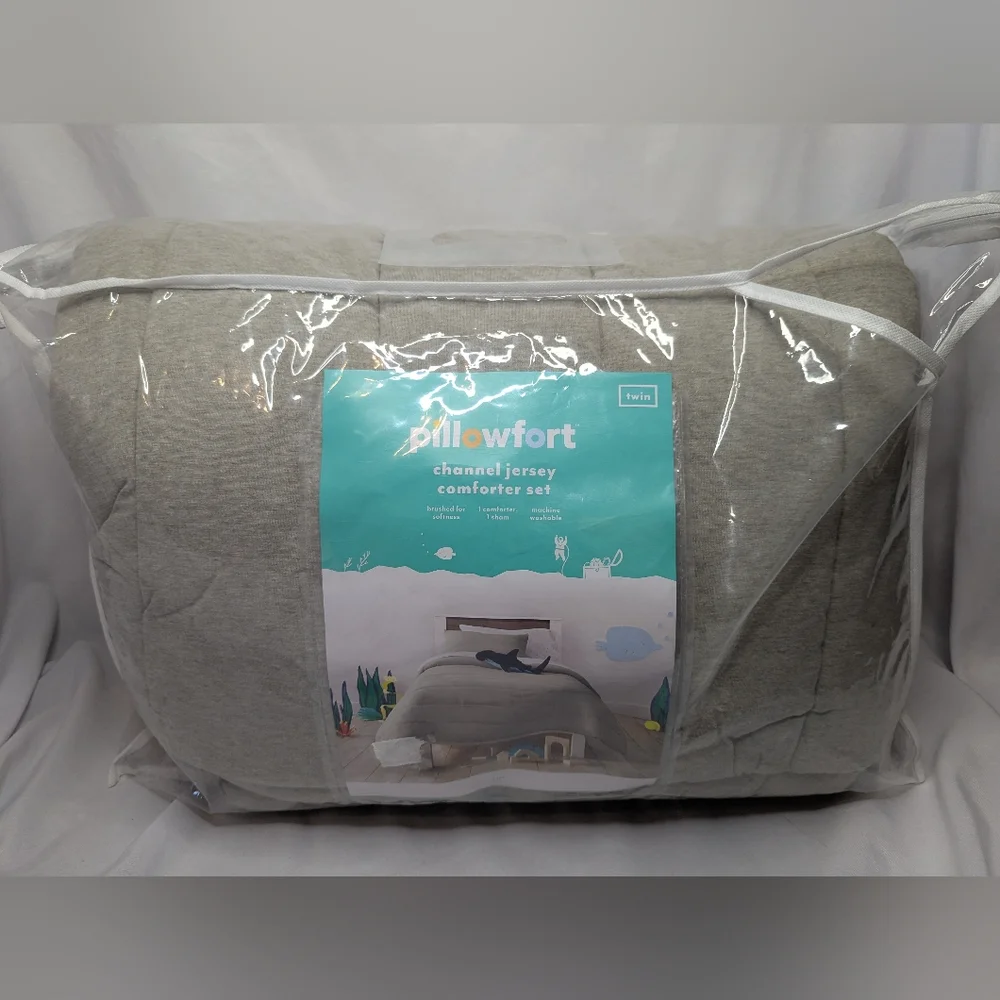 NWT Pillowfort Gray Channel Jersey Twin Comforter Set